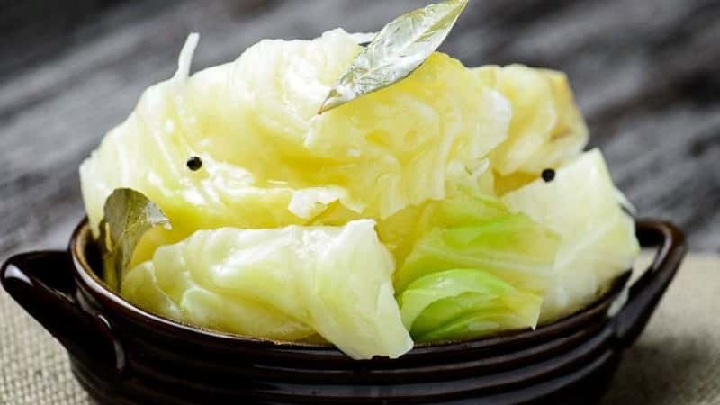 Step-by-step instructions on how to properly marinate cabbage with hot peppers: recipe variations
