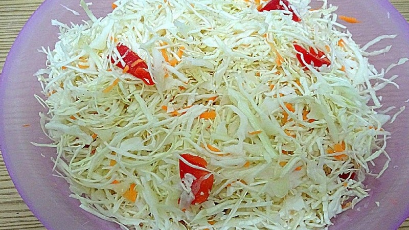 Step-by-step instructions on how to properly marinate cabbage with hot peppers: recipe variations