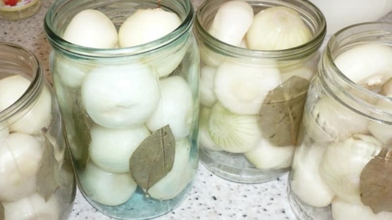 Onions in jars for the winter: how to pickle them correctly
