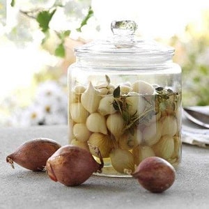 Onions in jars for the winter: how to pickle them correctly