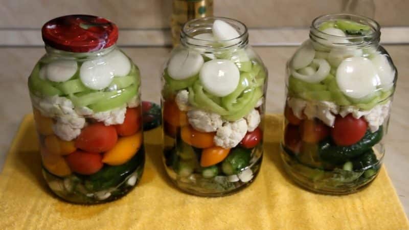 The most delicious recipes for assorted cauliflower, cucumbers and tomatoes for the winter