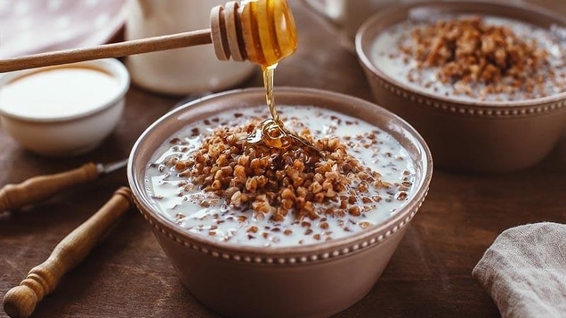 How is buckwheat useful during pregnancy and at what stage can it be eaten?