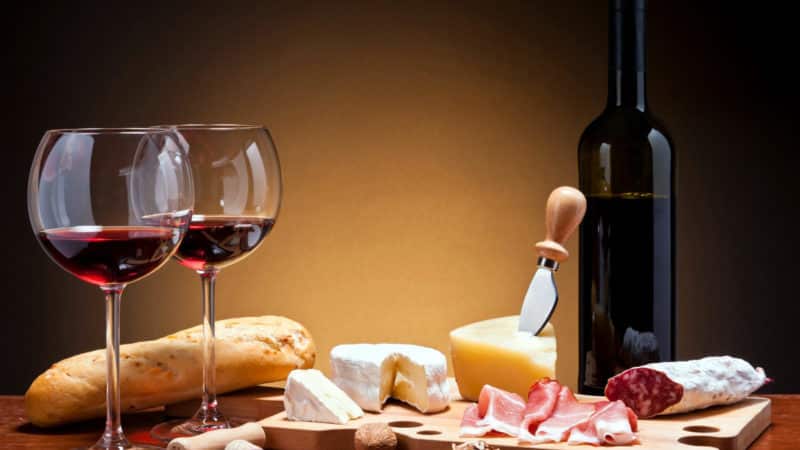 What grape variety is Kindzmarauli wine made from?