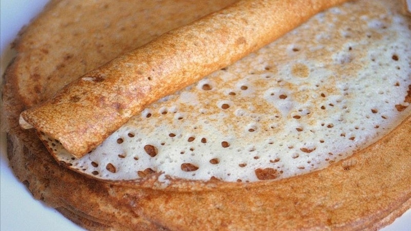 How is flour made from whole grain wheat and where is it used?