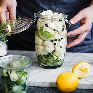 Recipes for delicious crispy pickled cauliflower for the winter