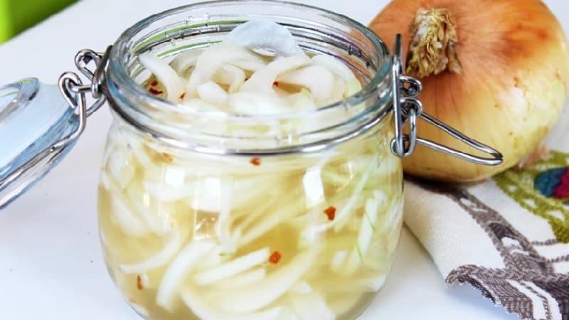 How to cook delicious pickled onions in half rings for the winter