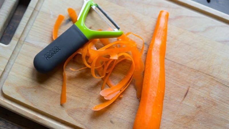 Reasons for carrots turning black after peeling and what to do about it