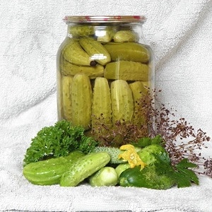 The most delicious recipes for crispy canned cucumbers from experienced housewives