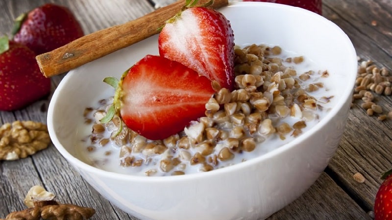 Is it possible to eat buckwheat with milk: what are the benefits and harms of such a combination?