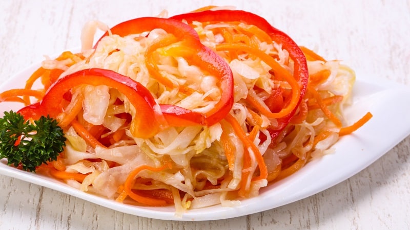 Cold salting cabbage in jars for the winter: recipes and storage recommendations