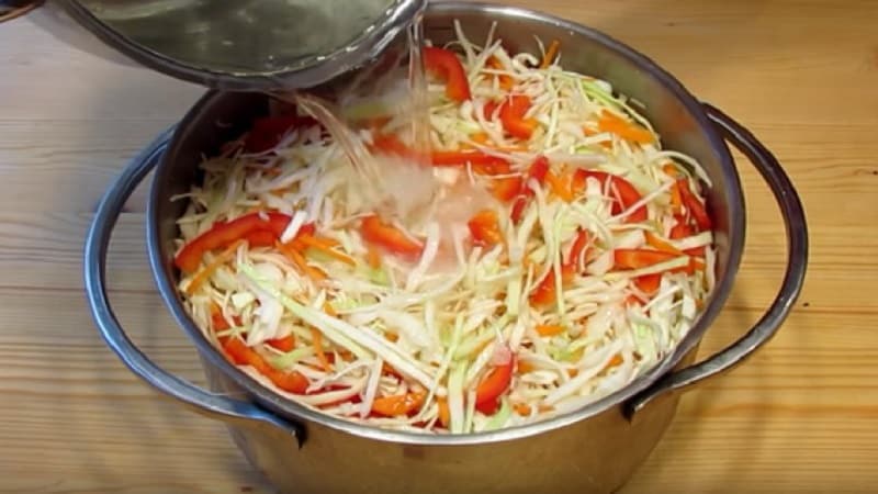 Cold salting cabbage in jars for the winter: recipes and storage recommendations