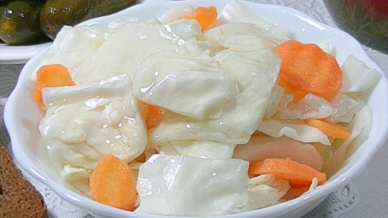 Pickling cabbage, cut into large pieces