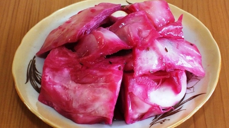 Pickling cabbage, cut into large pieces
