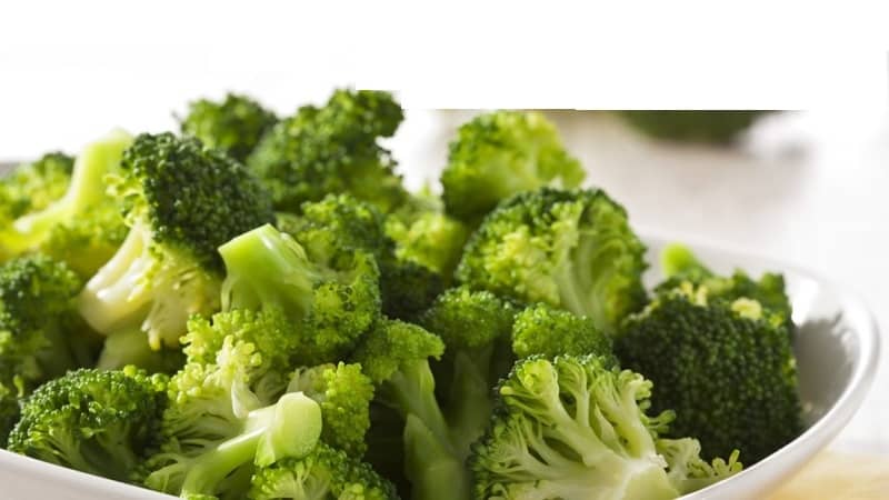 Is broccoli good for weight loss and in what form and quantity should it be included in the diet?