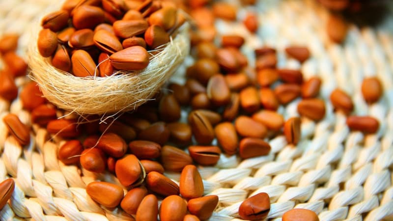 What are the benefits of pine nuts for women?