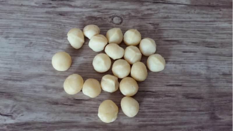 How and in what quantity do you consume macadamia nuts?