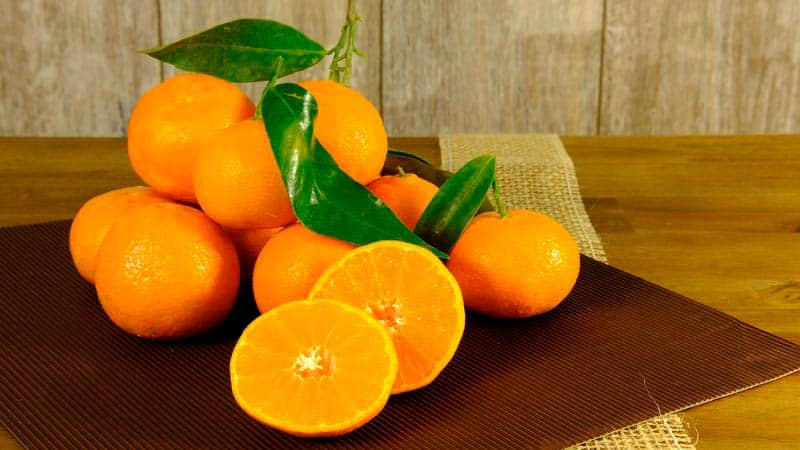Is it possible to eat tangerines while losing weight and how do they affect the fight against excess weight?