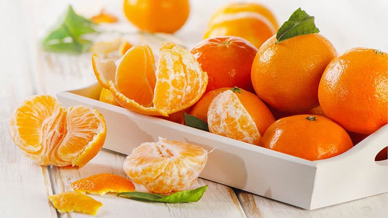 Is it possible to eat tangerines while losing weight and how do they affect the fight against excess weight?