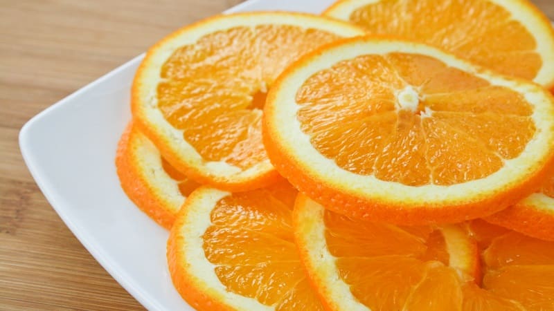 Healthy snack before bed: is it possible to eat oranges at night?