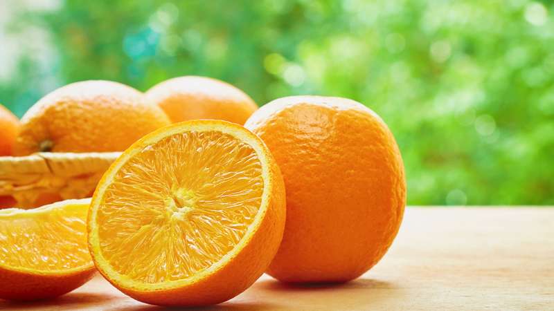 Healthy snack before bed: is it possible to eat oranges at night?