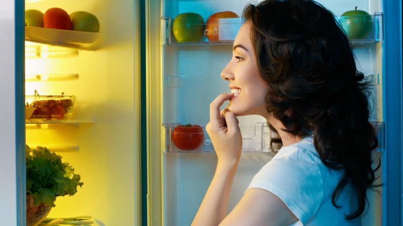 Healthy snack before bed: is it possible to eat oranges at night?