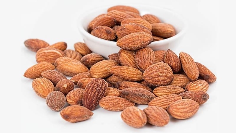 Is it possible to eat almonds on a weight loss diet?