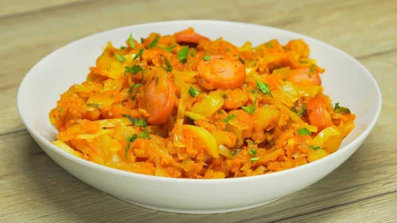 Is it possible to eat stewed cabbage while breastfeeding and will it harm the baby?