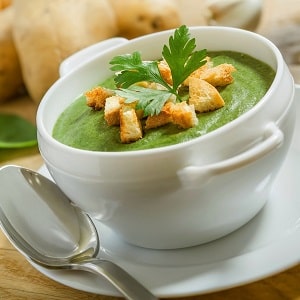 Is it possible to include broccoli in the diet while breastfeeding?