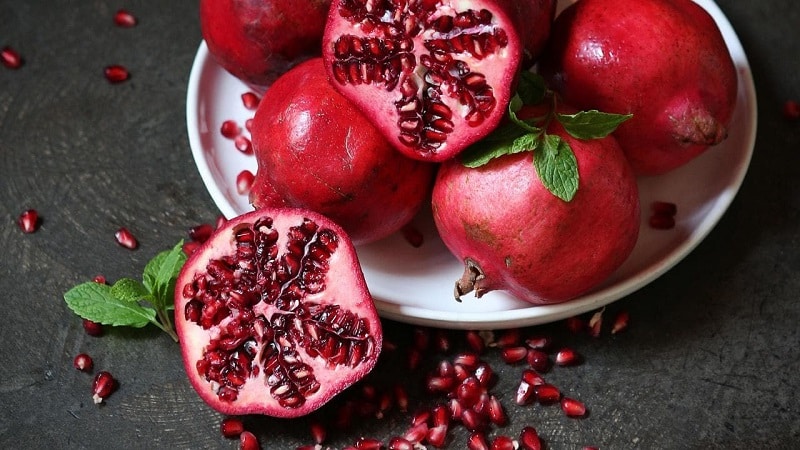 The benefits and harms of pomegranate for the health of women, men and children