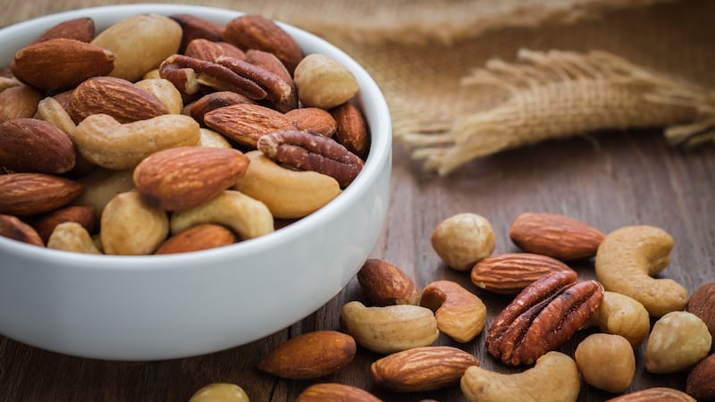 Do nuts help with weight loss?