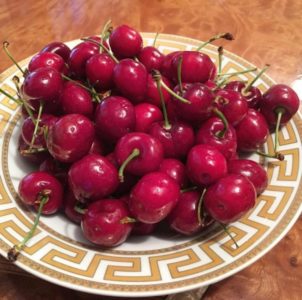 Recommendations on how to store fresh and processed cherries at home