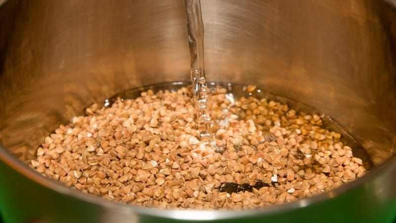What is the calorie content of boiled buckwheat?