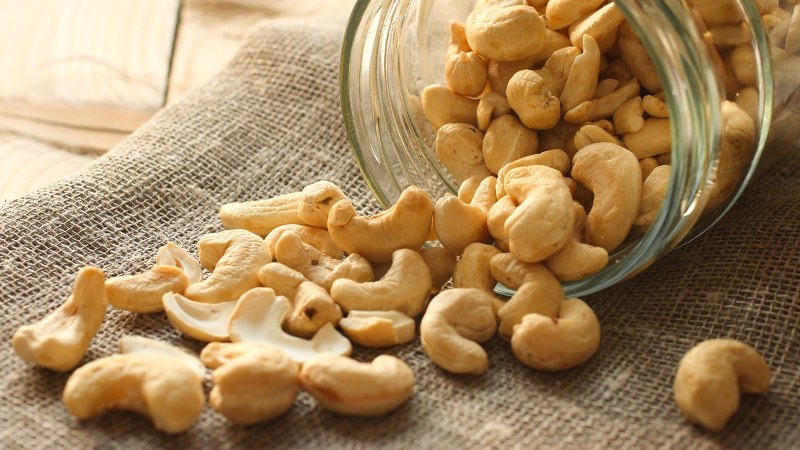 Cashew nuts - benefits and harm for women