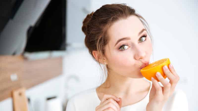 Do oranges help with weight loss and is it possible to gain weight from them?