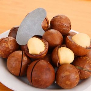 What is good about chocolate macadamia nuts and how to eat them correctly