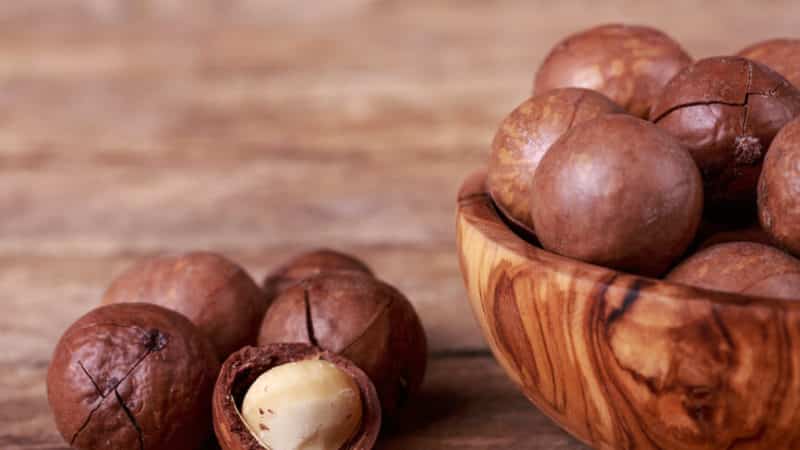 What is good about chocolate macadamia nuts and how to eat them correctly