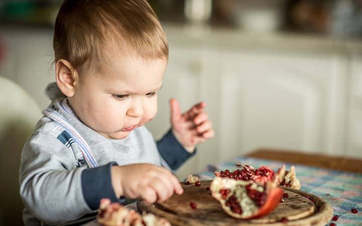 Pomegranate - consumption rates per day, can it be eaten with seeds?