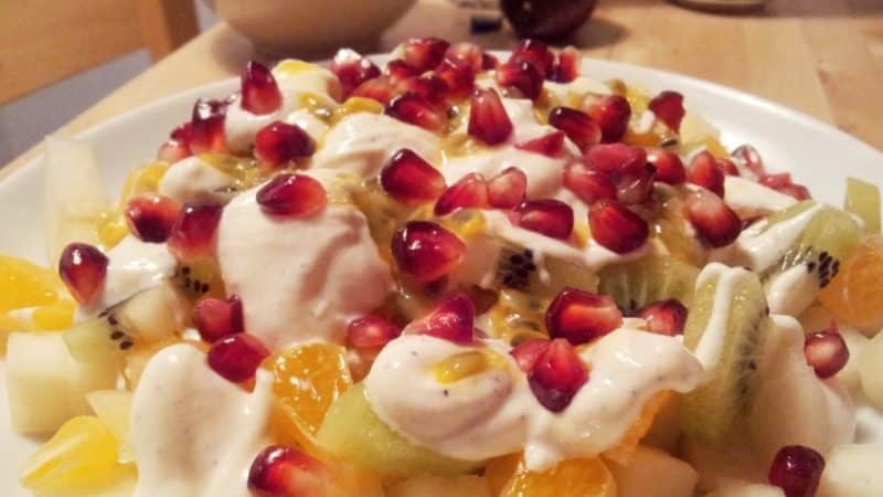 Pomegranate - consumption rates per day, can it be eaten with seeds?