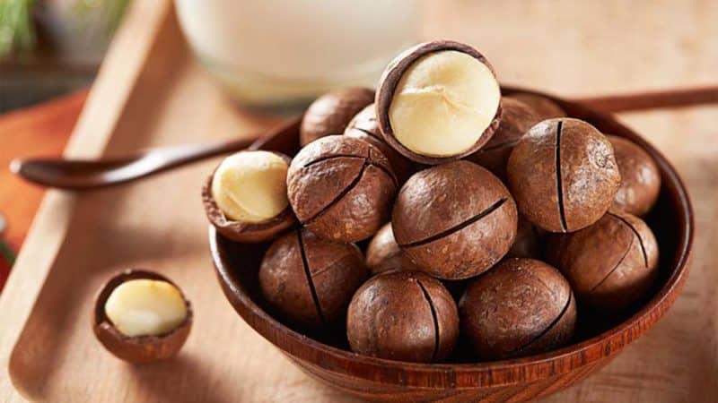 What is good about chocolate macadamia nuts and how to eat them correctly