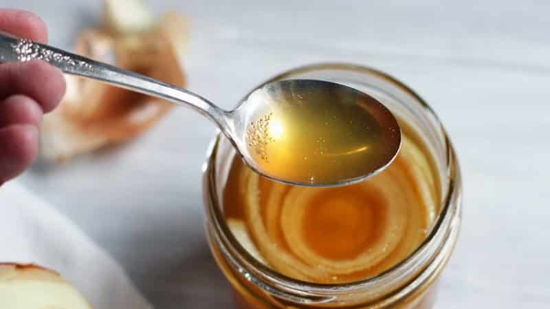 How to properly use onion juice with honey to clean blood vessels, reviews of effectiveness