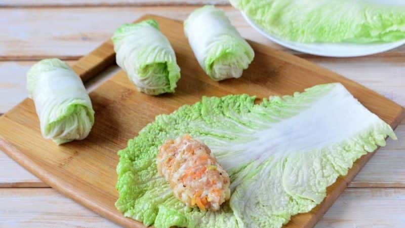 Is it possible for a young mother to eat Chinese cabbage while breastfeeding?