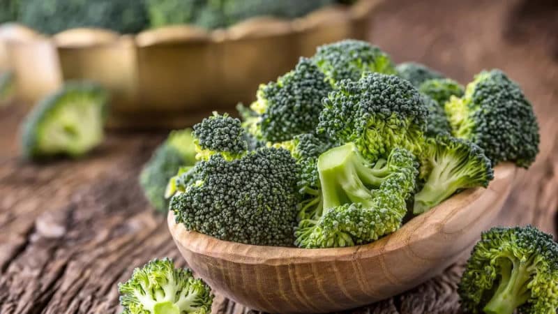Composition, benefits and harms of broccoli