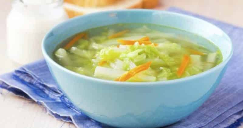 Is it possible for a young mother to eat Chinese cabbage while breastfeeding?