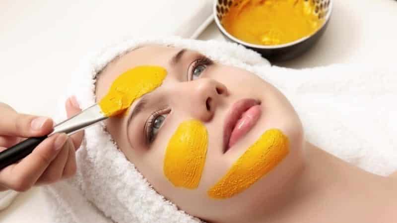 What are the harms and benefits of mangoes for a woman’s body?