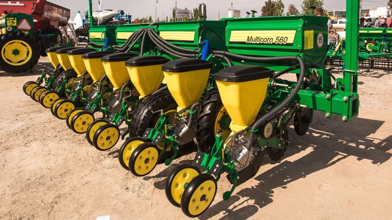 What is a corn seeder: operating principle, review of the best models and instructions for making it yourself