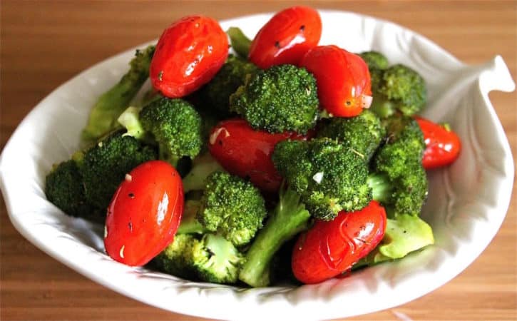 A selection of recipes from experienced housewives: how to pickle broccoli simply and tasty