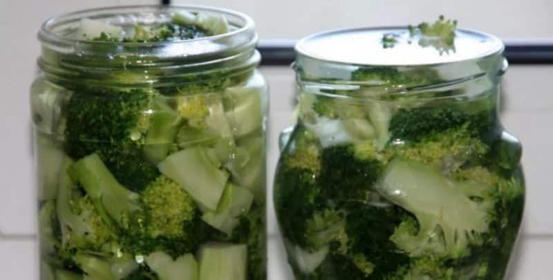 A selection of recipes from experienced housewives: how to pickle broccoli simply and tasty