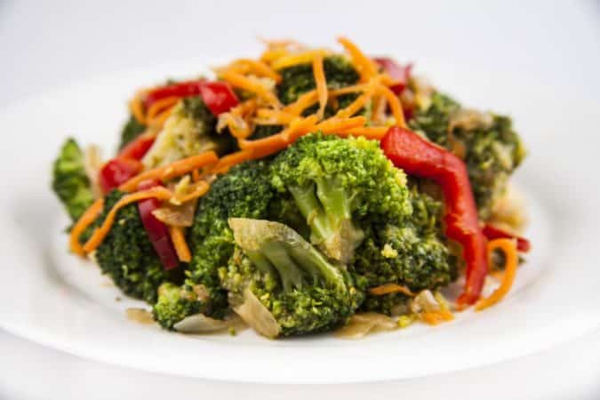 A selection of recipes from experienced housewives: how to pickle broccoli simply and tasty