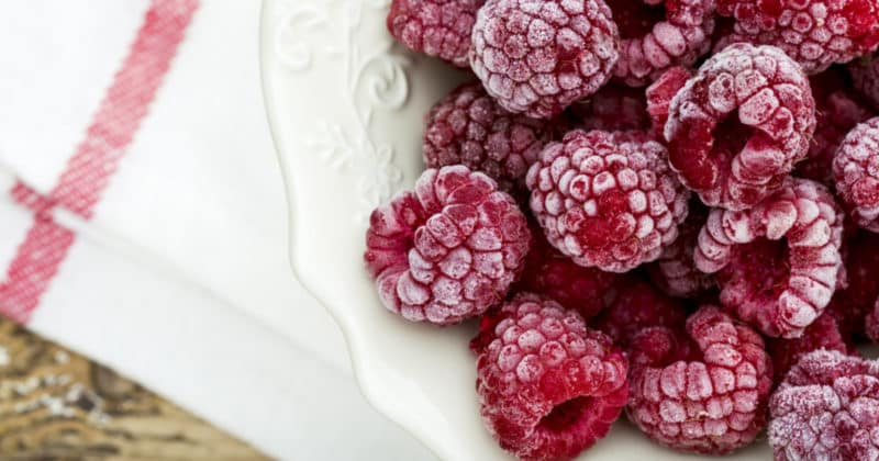 Finding out whether you need to wash raspberries before freezing and preparing the berries correctly
