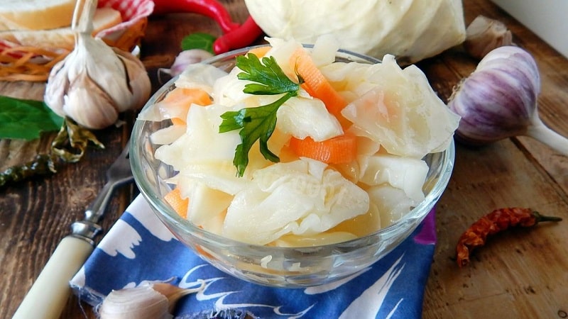 Delicious recipes for pickled cabbage in pieces